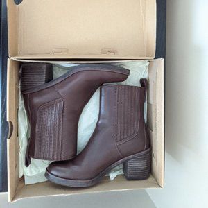 UGG Camden Bootie WMS Size 6